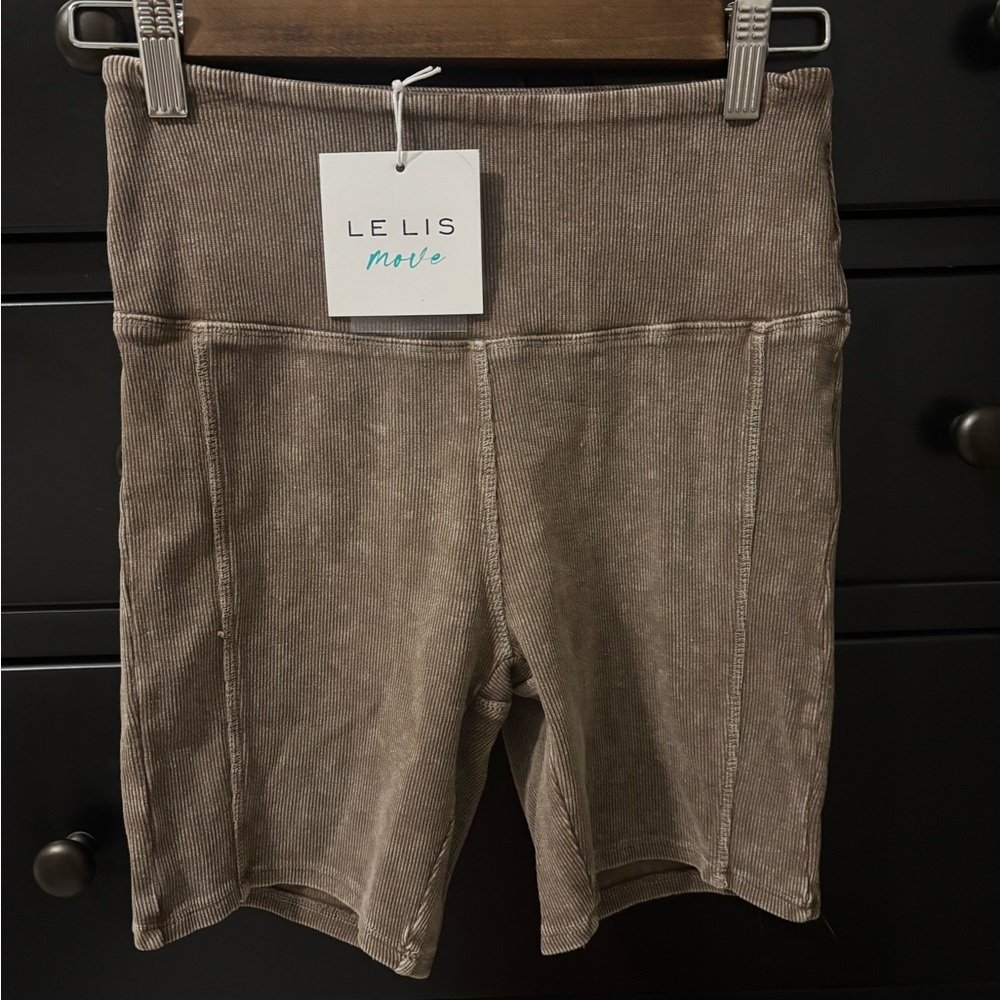 NWT Le Lis Move Women's Tan Biker Shorts